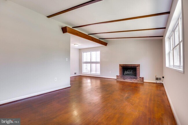 Building Photo - 502 N Mansfield St