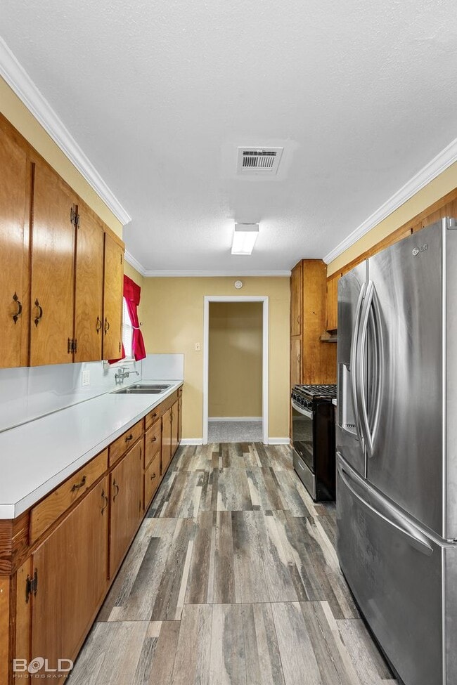 Building Photo - Check Out this 3 bed 2 bath!!