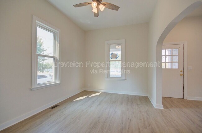 Foto del edificio - 1302 S State St