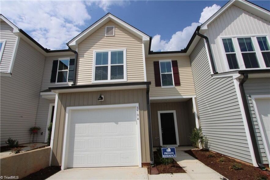 Foto principal - 3704 Feltham Ln