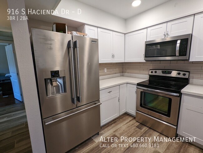 Building Photo - 916 S Hacienda Dr