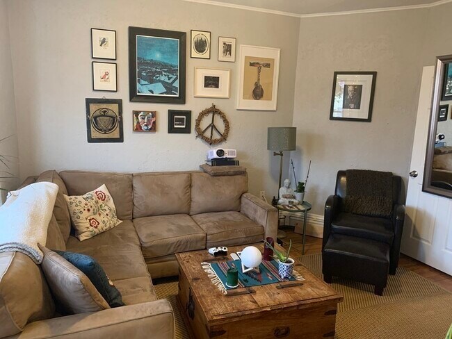 Building Photo - 230 E Eagle St