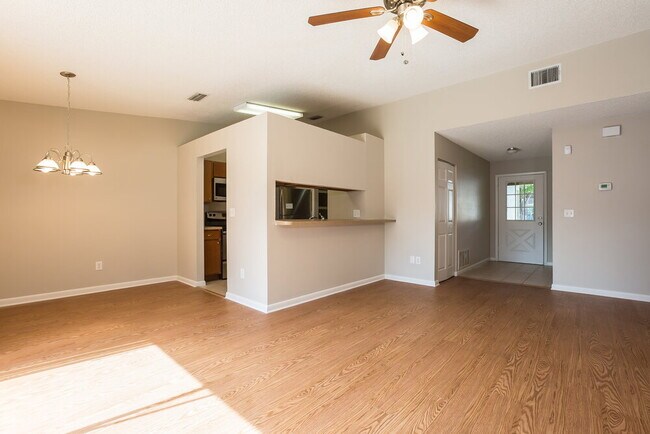 Building Photo - 317 Regal Park Dr