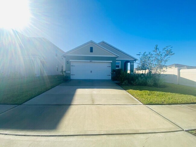 Foto del edificio - Nearly NEW 3 Bed 2 Bath Single Family Home!!