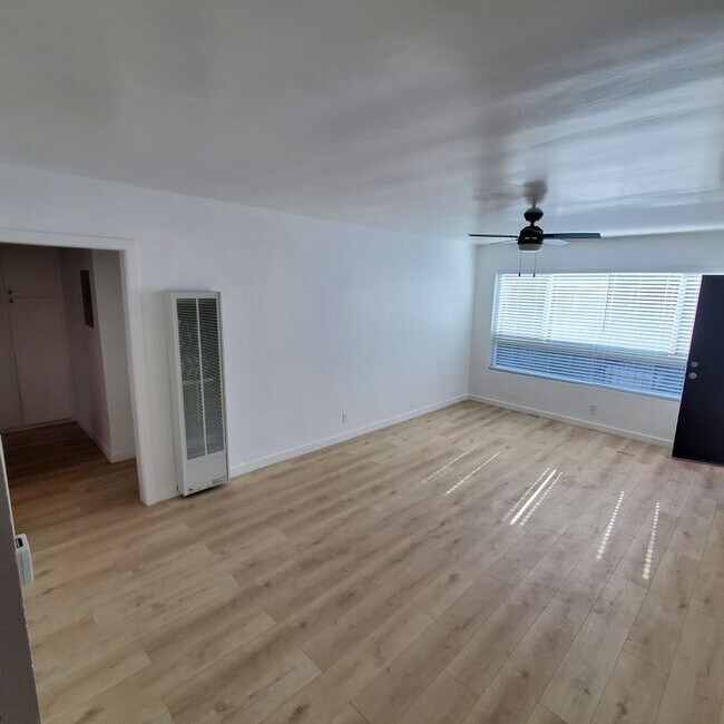 Foto del edificio - 7119 Mountain View Ave