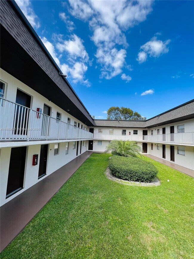 Foto del edificio - 8601 SW 94th St