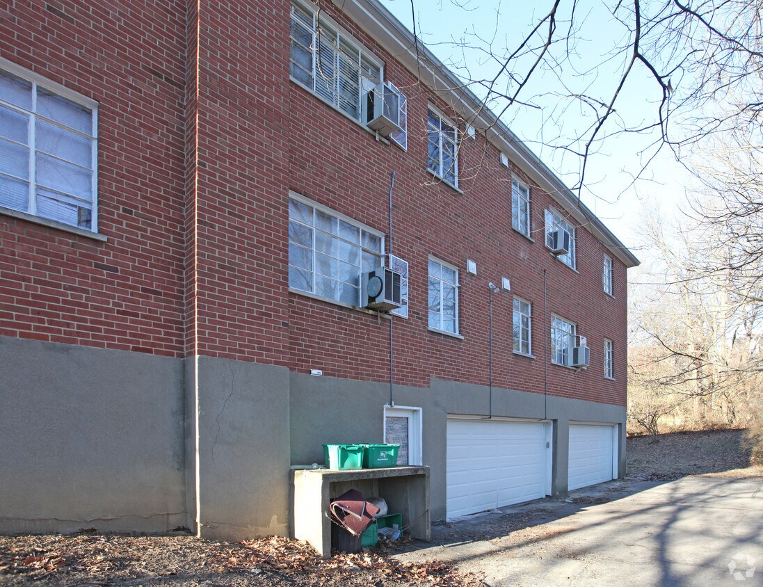 Foto del edificio - 3530 Hazelwood Ave