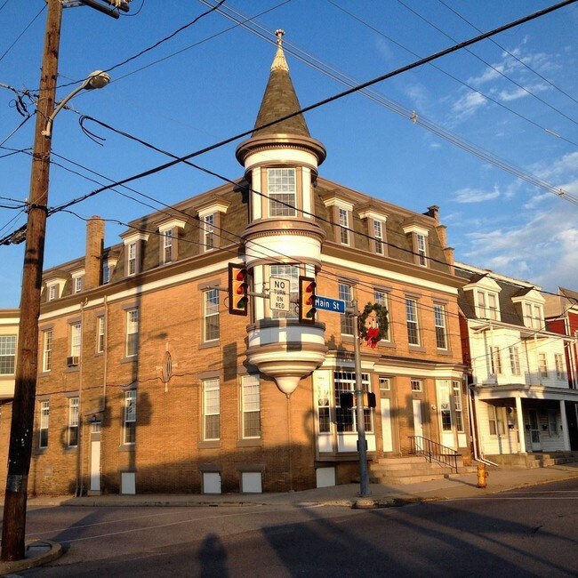 1 E Main St Dallastown, PA 17313 Rentals Dallastown, PA