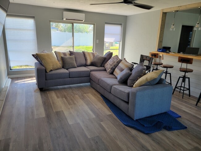 Foto del edificio - 22227 Hernando Ave