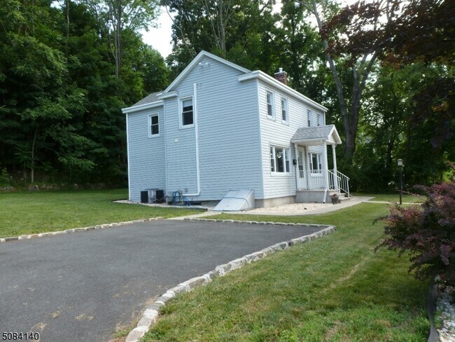Building Photo - 965 Wootton St