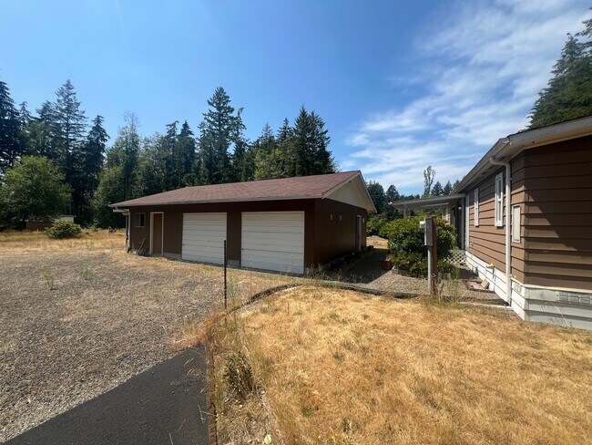 Foto del edificio - Three Bedroom Rental Home on Acreage! Pets Okay! Available Now!