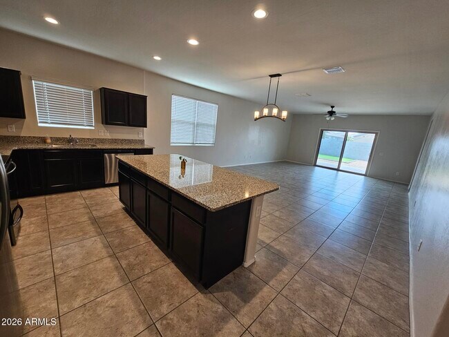 Foto del edificio - 25573 W Coles Rd