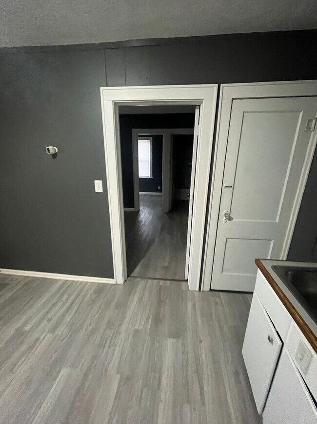 Foto del edificio - $795 - 2 bed 1 bath - Duplex