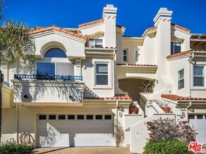 Building Photo - 6463 Zuma View Pl