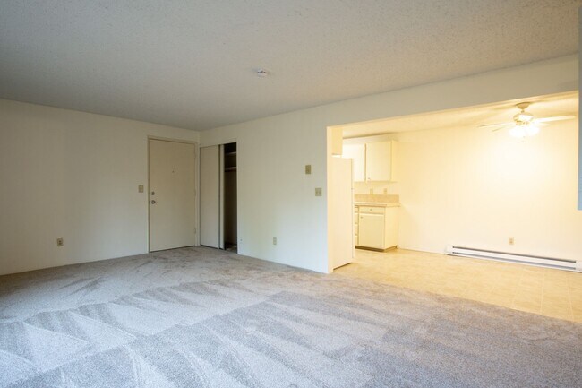 Foto del edificio - Garden-Level 2 Bed 2 Bath with Large Patio, Parking, & W/D Hookups
