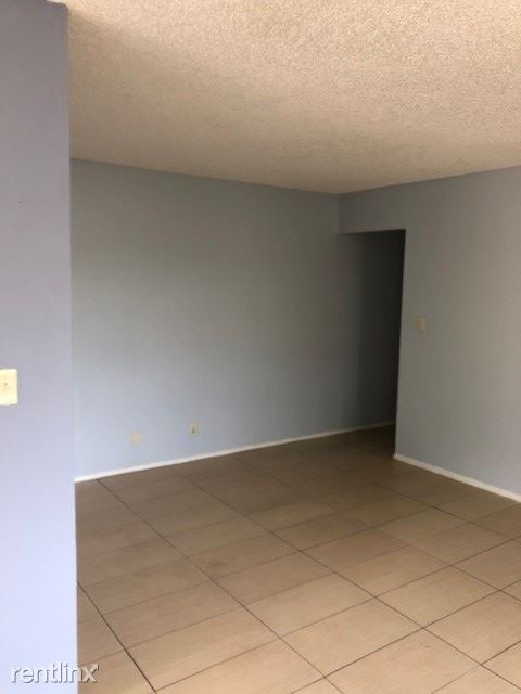 Building Photo - 2 br, 1 bath Condo - 5984 WALERGA RD 4 Unit 4