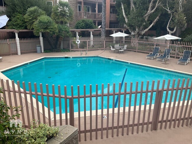 Foto del edificio - 2630 Torrey Pines Rd
