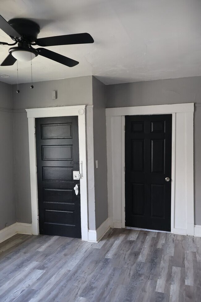 Building Photo - 6812 Whitney Ave