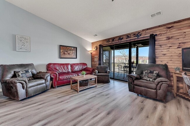 Building Photo - 133 Troon Dr