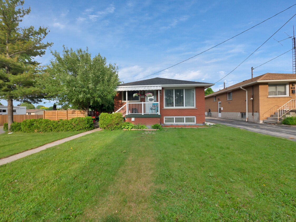 Primary Photo - 179 Ridge St