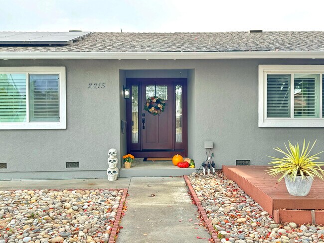 Building Photo - 2215 Sherry Ct