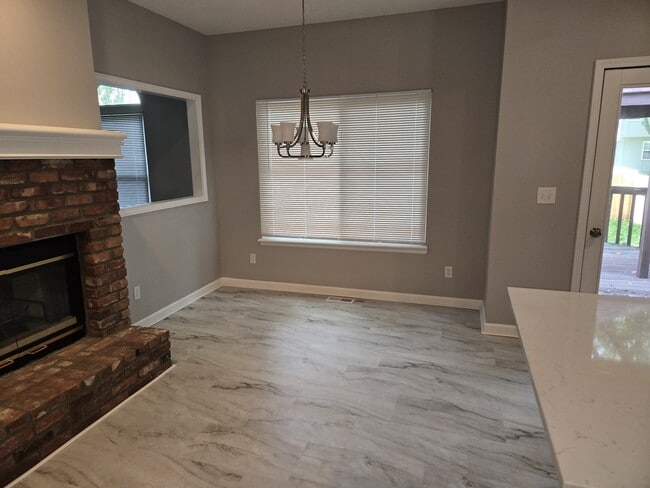 Building Photo - 401 Kimberly Dr