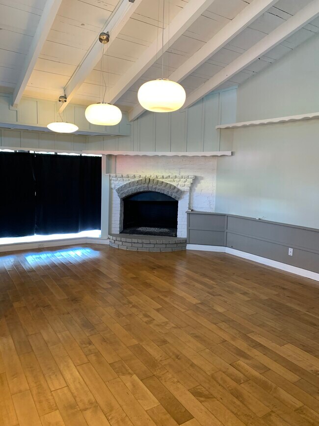 Building Photo - 3205 W Alameda Ave