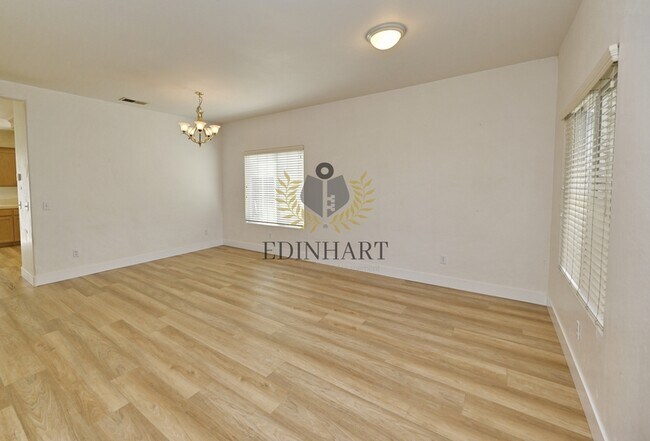 Foto del edificio - 6083 E Andrews Ave