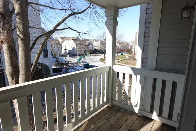 Building Photo - 881 Essex Cir