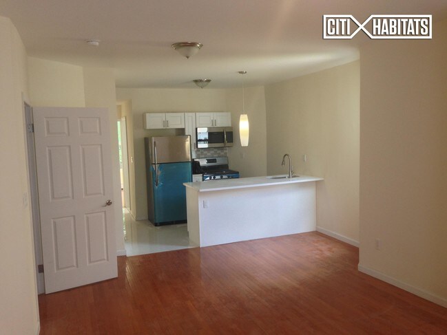 Foto del edificio - 1437 Bryant Ave