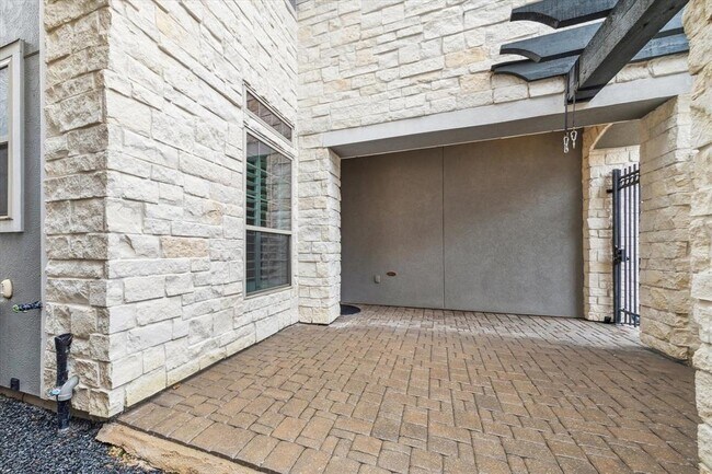 Building Photo - 5739 Concha Ln