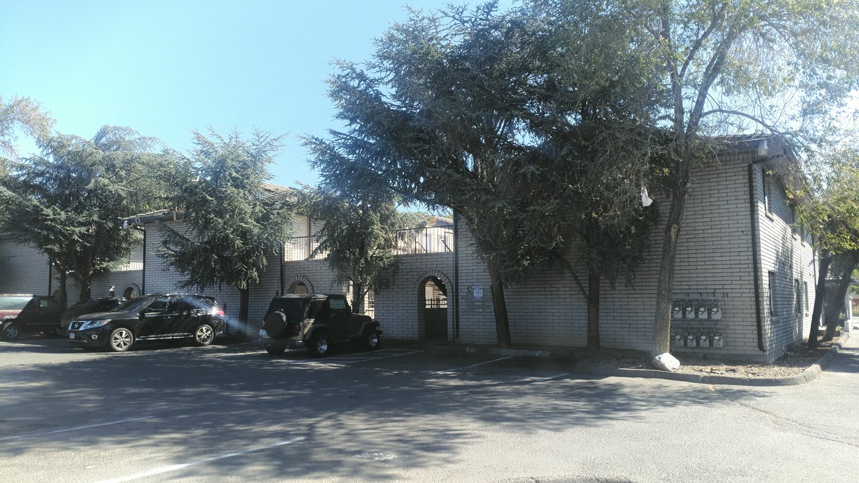 Primary Photo - 1830 Kirman Ave
