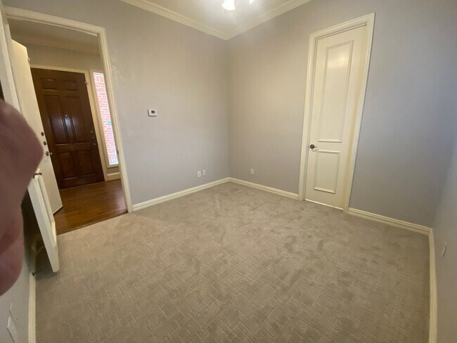 Building Photo - 4518 Holland Ave