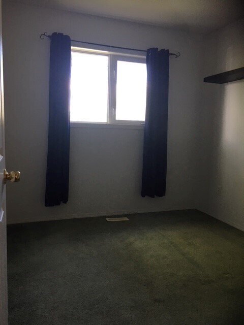 Building Photo - 4 Bed 2 Bath Unit in Olds, AB