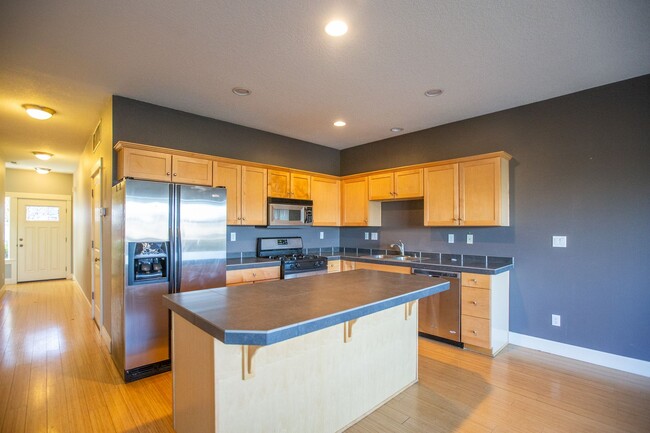 Foto del edificio - North Mt Tabor NE Portland 3 Bedroom 3 Lev...