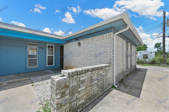 Foto del edificio - **Section 8 Accepted** Adorable 2/1.5 Dupl...