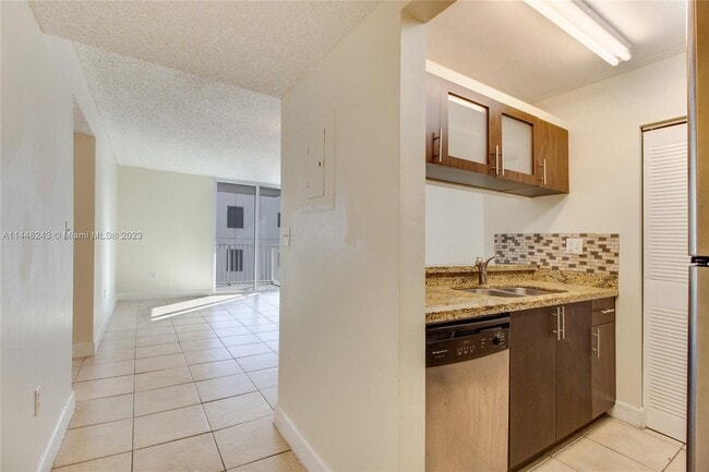 Building Photo - 800 N Miami Ave