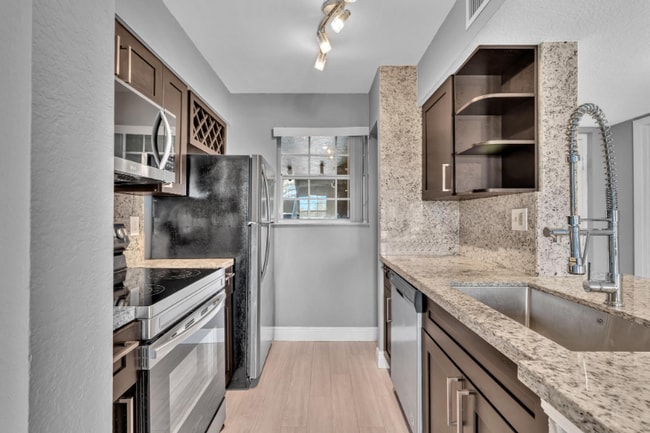 Building Photo - 2850 N Oakland Forest Dr