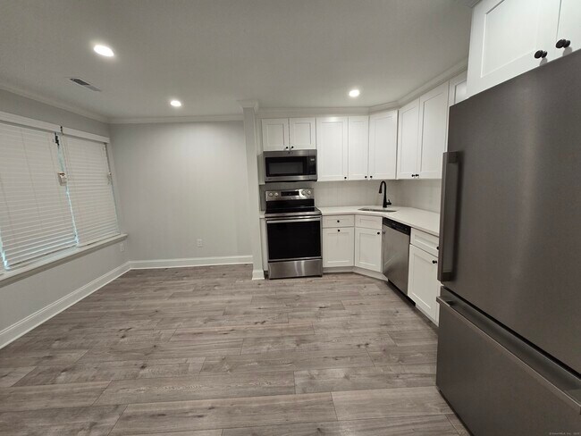 Foto del edificio - 112 Glenwood Ave