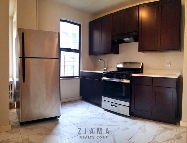 Foto del edificio - 592 Maple St