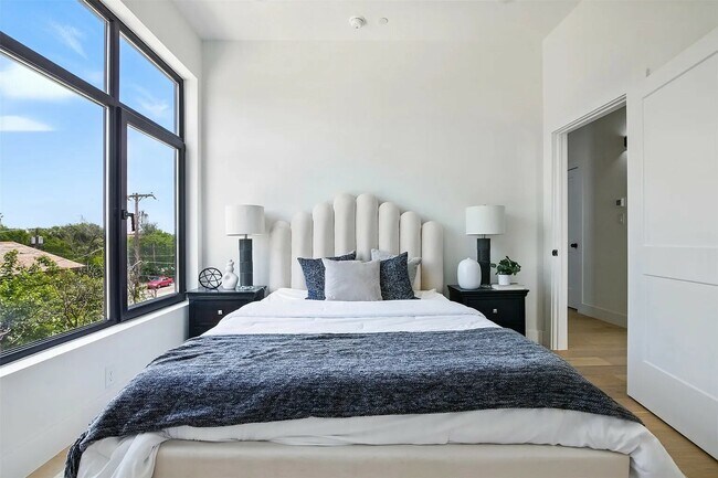 Foto del edificio - 430 E 8th St