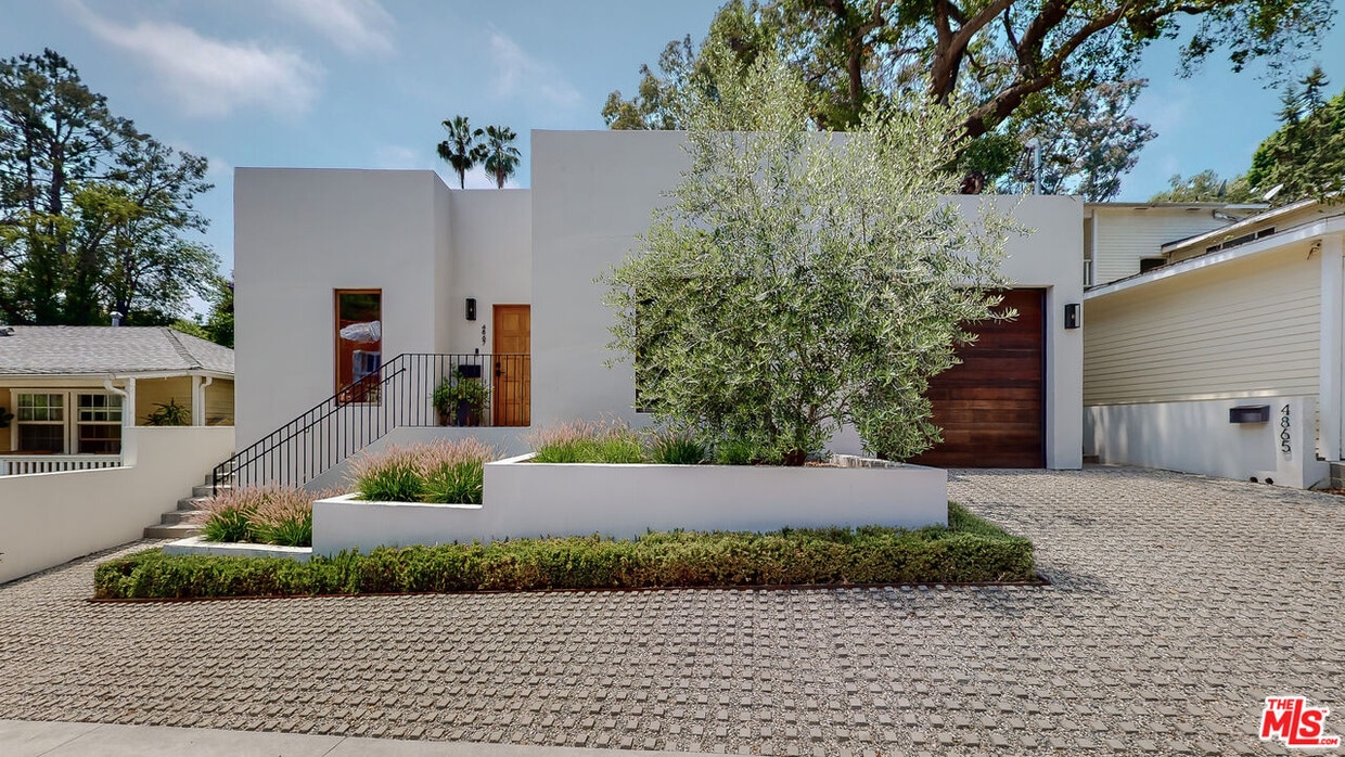 Primary Photo - 4865 Wicopee Ave