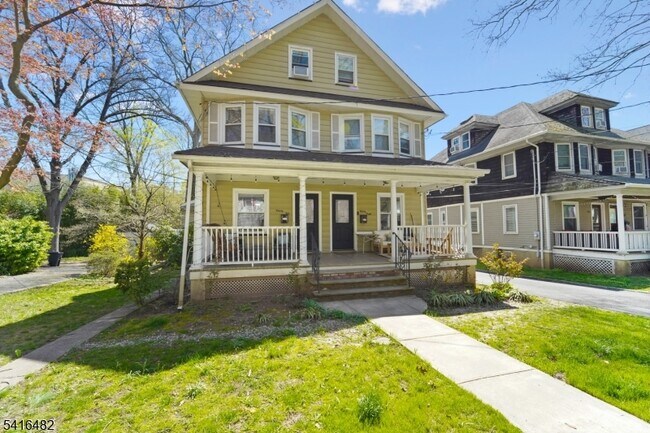 Foto del edificio - 36 Dunnell Rd