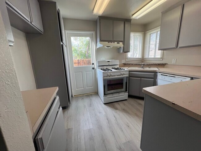 Building Photo - Cute 3/1 bath units coming soon please cal...