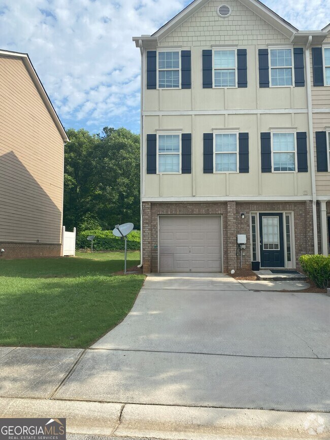 Redan Square Apartments for Rent with Parking Lithonia, GA 3