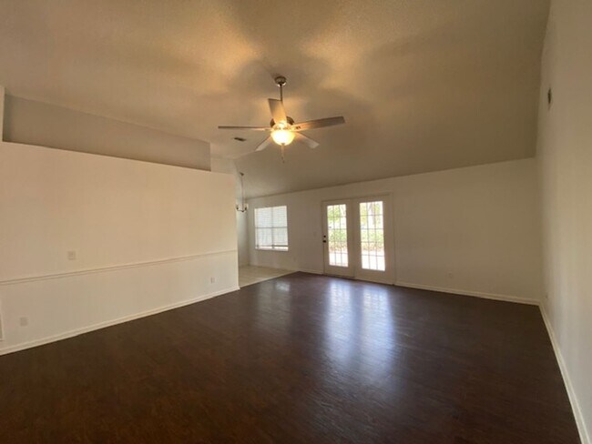 Building Photo - 3 BR/2 Bath Single family Home in Pooler