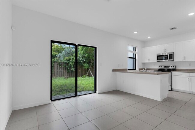 Foto del edificio - Southwest 134th Court, Homestead, FL 33033 - 3 BR 2.5 BA townhouse