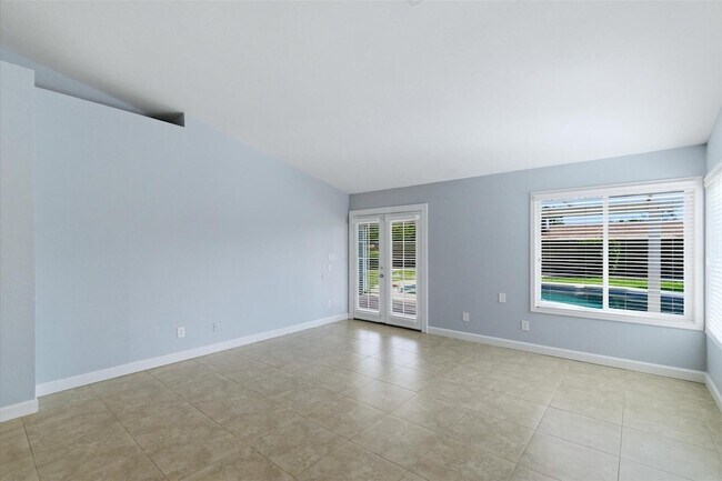 Foto del edificio - 4221 E Everett Dr