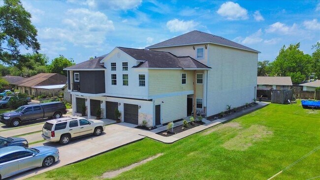 Building Photo - 13117 Vickery St