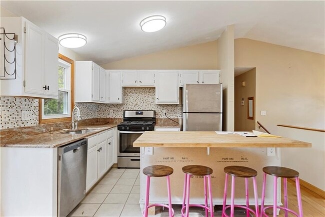 Building Photo - 32 Lawnacre Dr